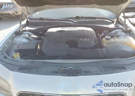 2019 Chrysler 300 Touring z USA, uszkodzony, nr VIN 2C3CCAAG7KH683081